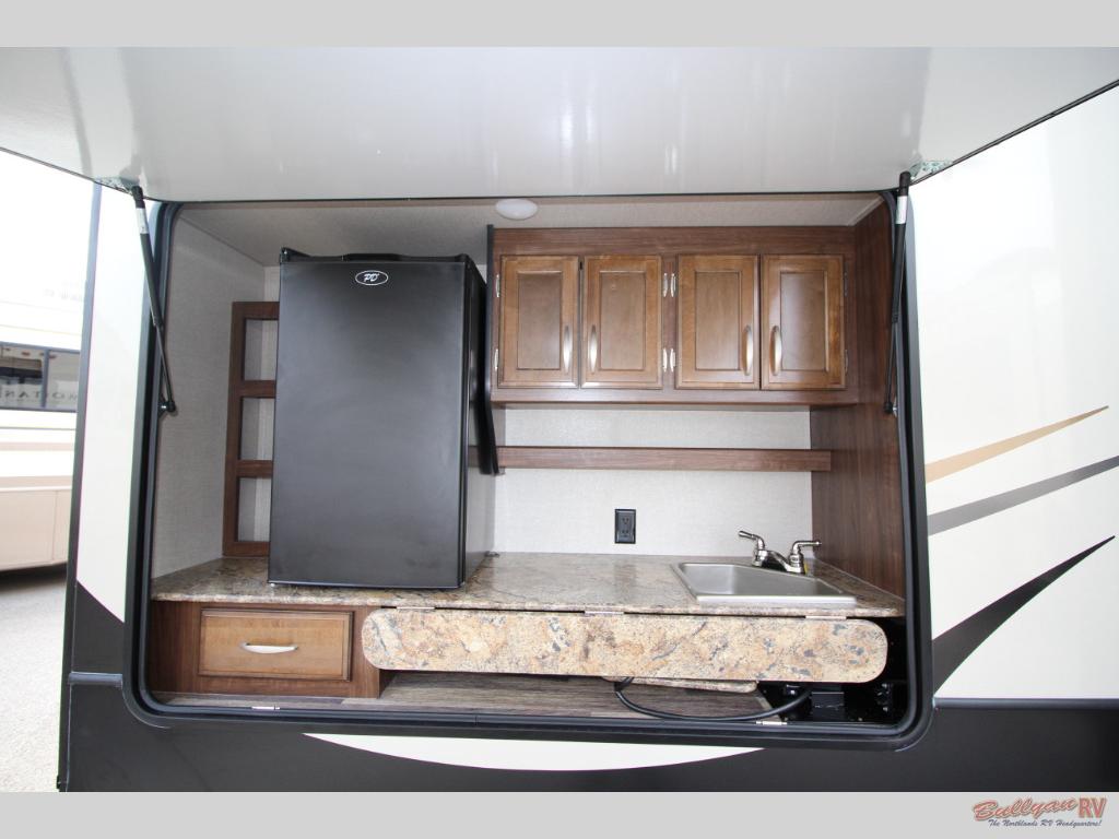 light 5th wheel with outdoor kitchen