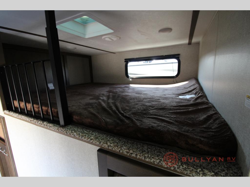 2019 Keystone RV Cougar 368MBI bunks