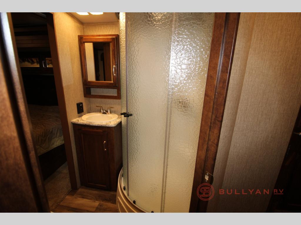 Keystone Outback 333FE bathroom